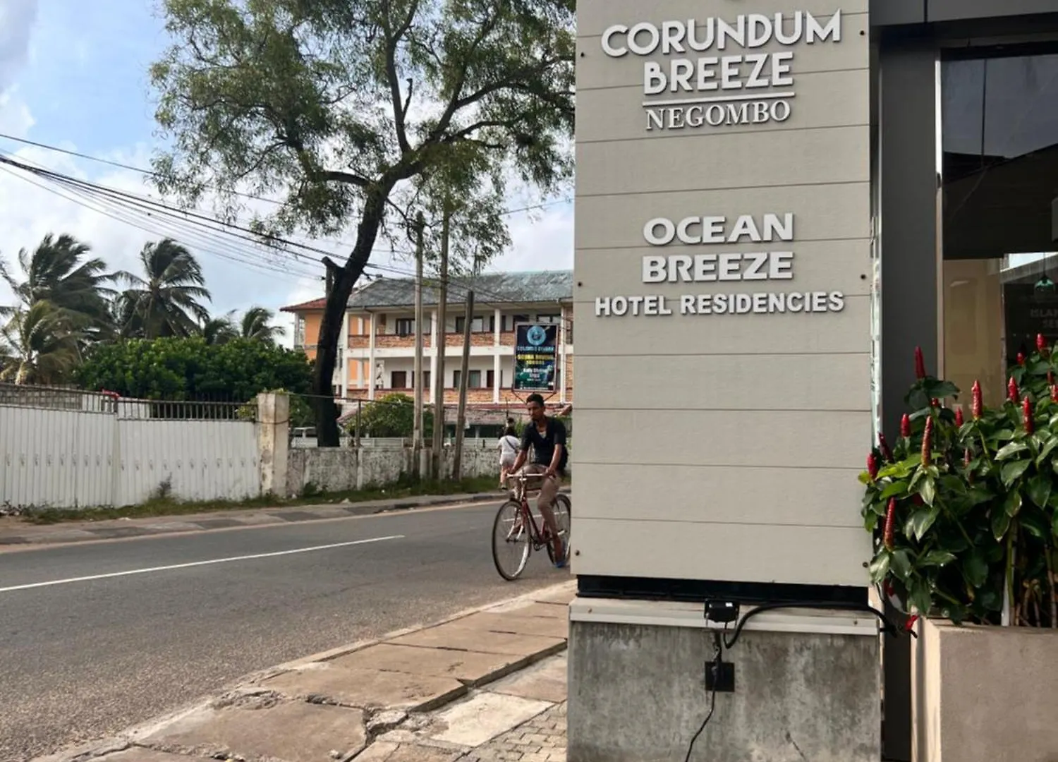 Ocean Breeze Negombo- Tidesend Luxury Beach Apartments