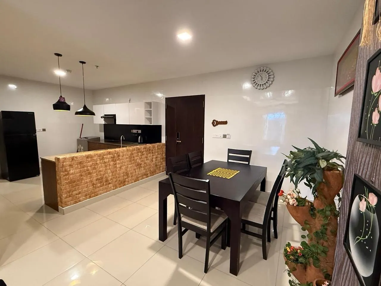 Ocean Breeze Negombo- Tidesend Luxury Beach Apartments