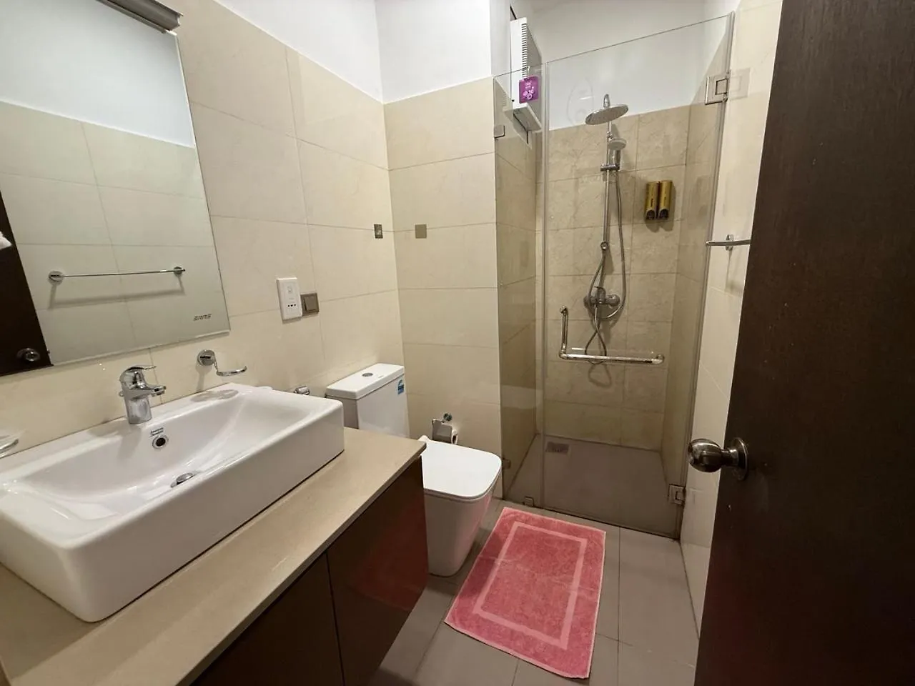 Ocean Breeze Negombo- Tidesend Luxury Beach Apartments