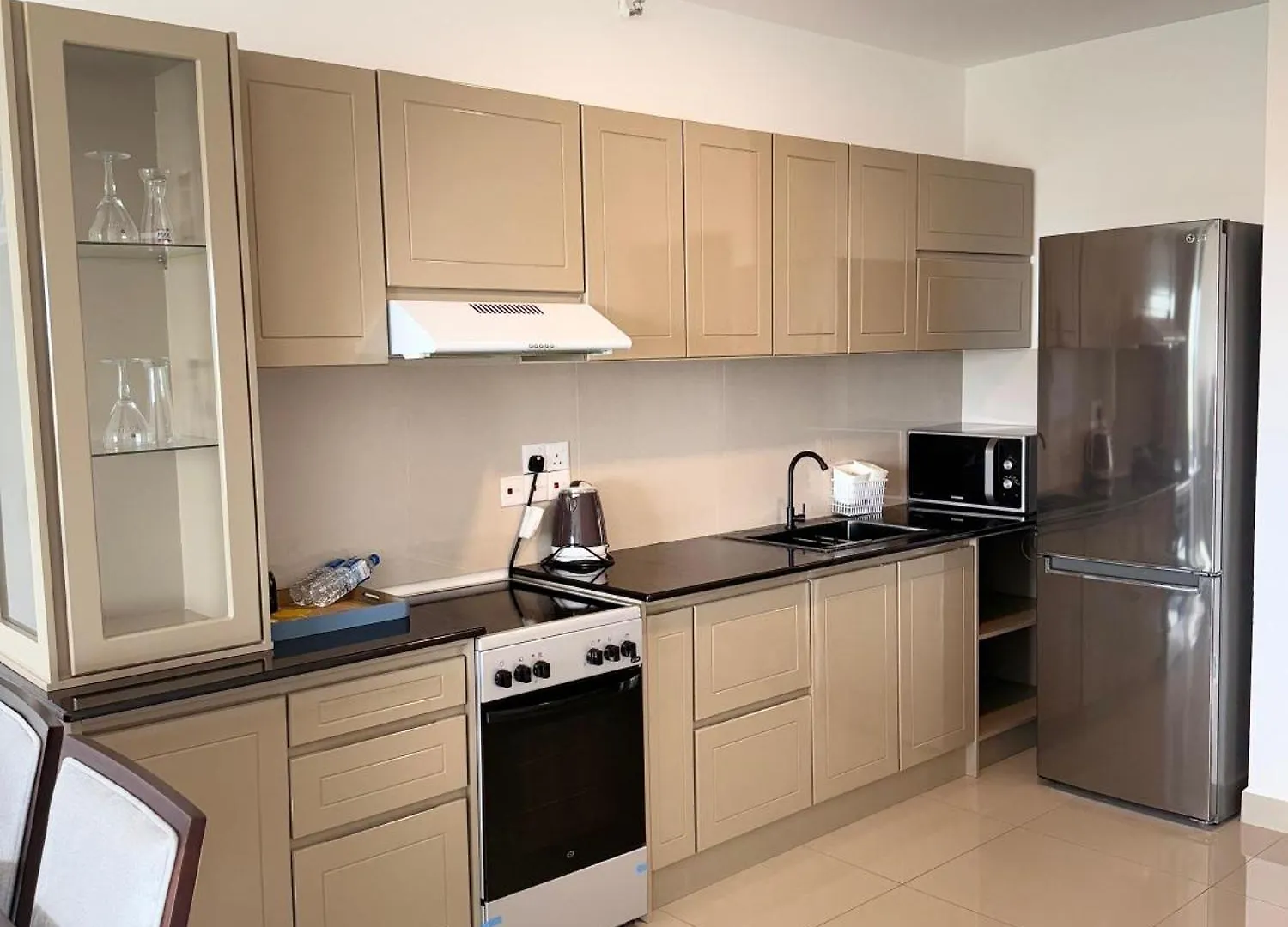 Ocean Breeze Negombo- Tidesend Luxury Beach Apartments