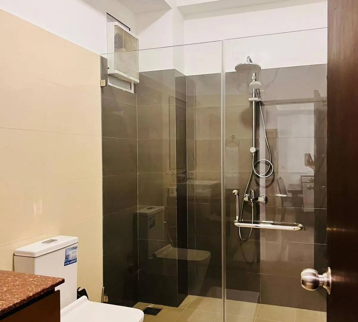 Ocean Breeze Negombo- Tidesend Luxury Beach Apartments