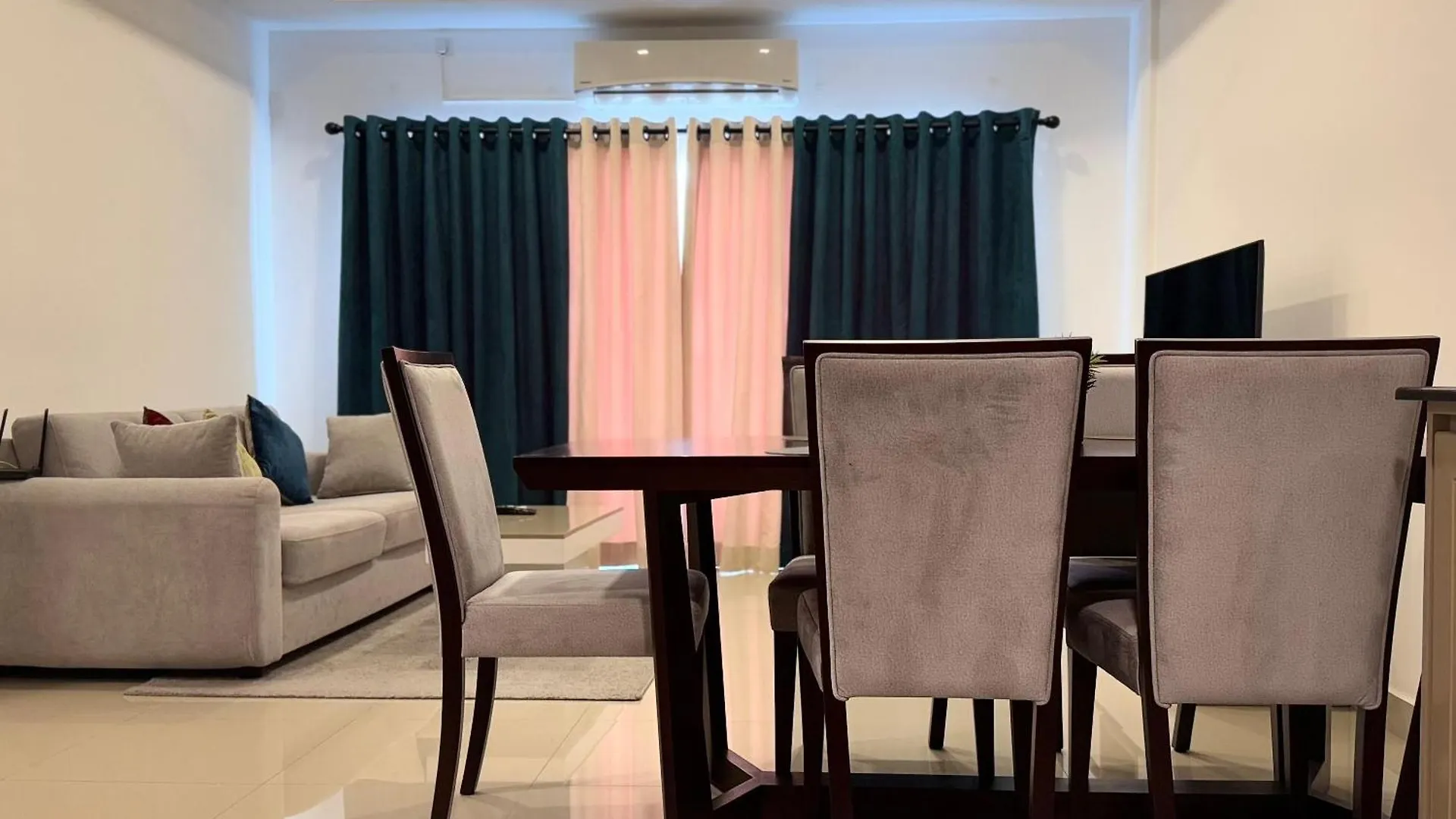 Ocean Breeze Negombo- Tidesend Luxury Beach Apartments Sri Lanka