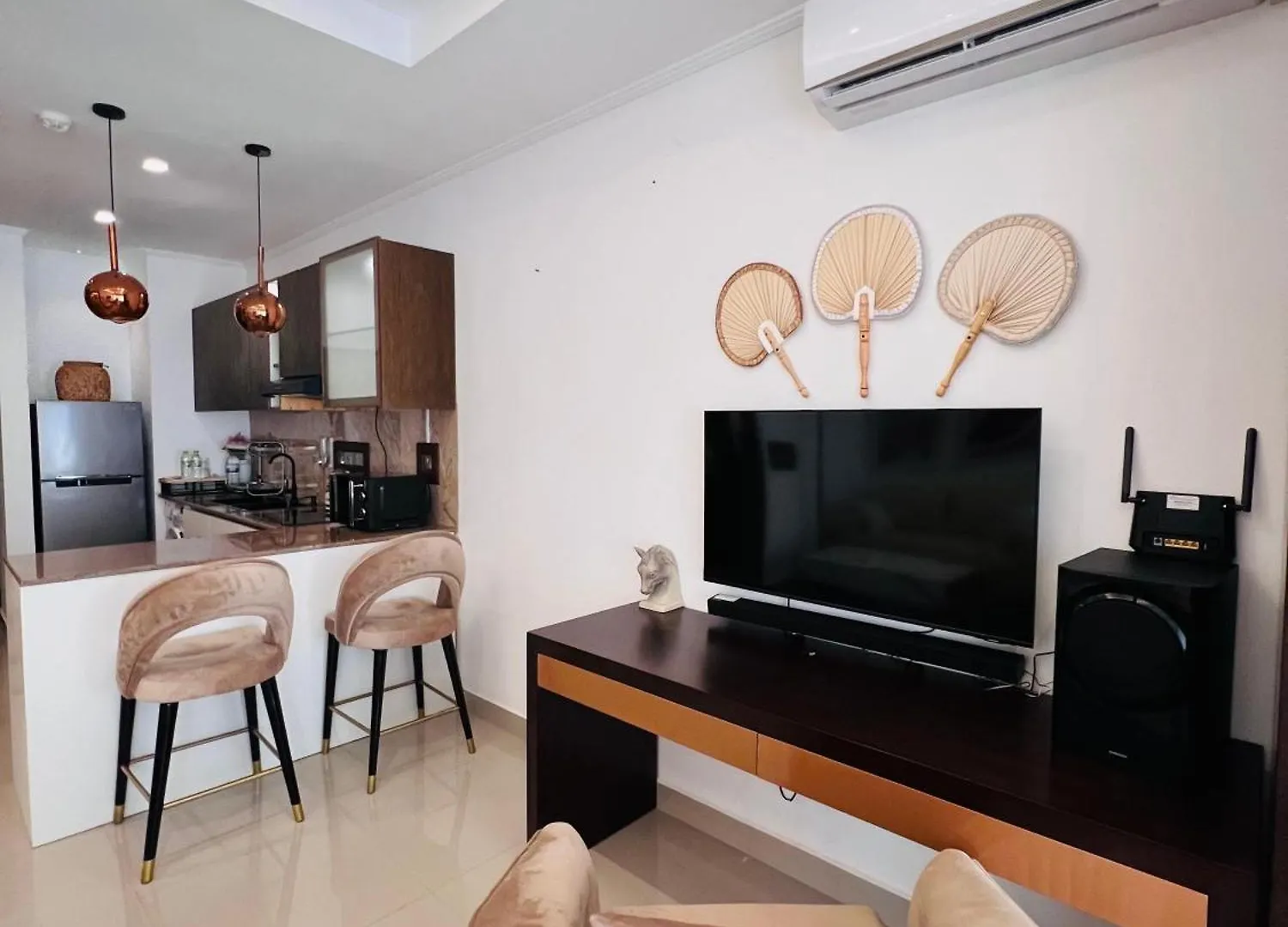 Ocean Breeze Negombo- Tidesend Luxury Beach Apartments Negombo