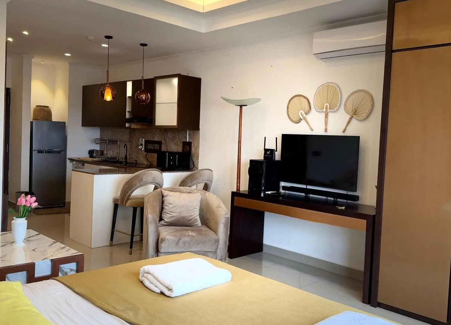 Ocean Breeze Negombo- Tidesend Luxury Beach Apartments