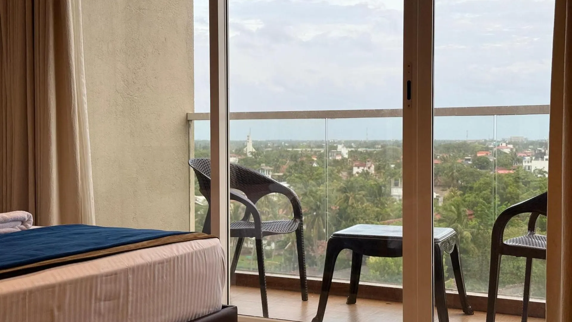 Ocean Breeze Negombo- Tidesend Luxury Beach Apartments 0*, Negombo Sri Lanka